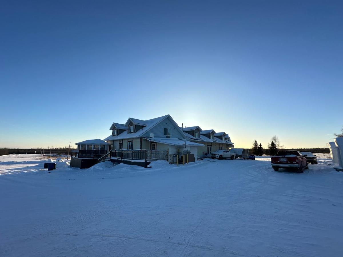 North Adventure Inn Cochrane Exteriér fotografie