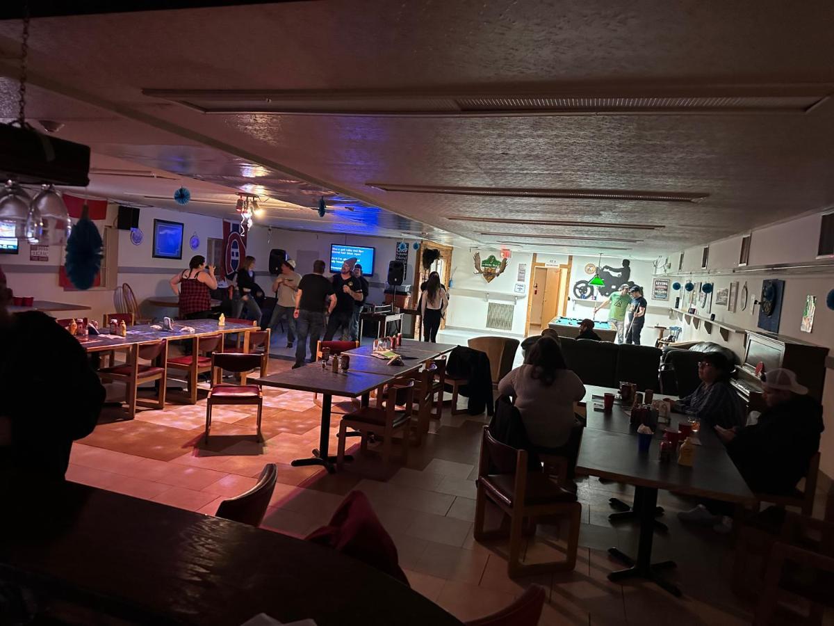North Adventure Inn Cochrane Exteriér fotografie