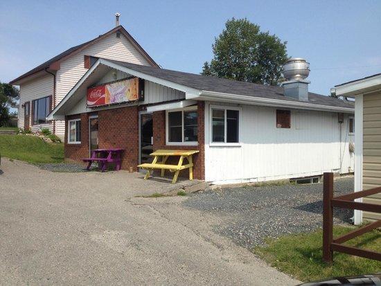 North Adventure Inn Cochrane Exteriér fotografie